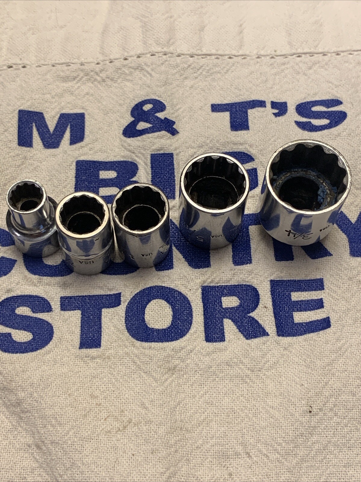 Utica 3/8″ Dr 5pc 12pt Loc-Rite Sockets 5/16″, 7/16″, 1/2″, 5/8″, 3/4″ USA