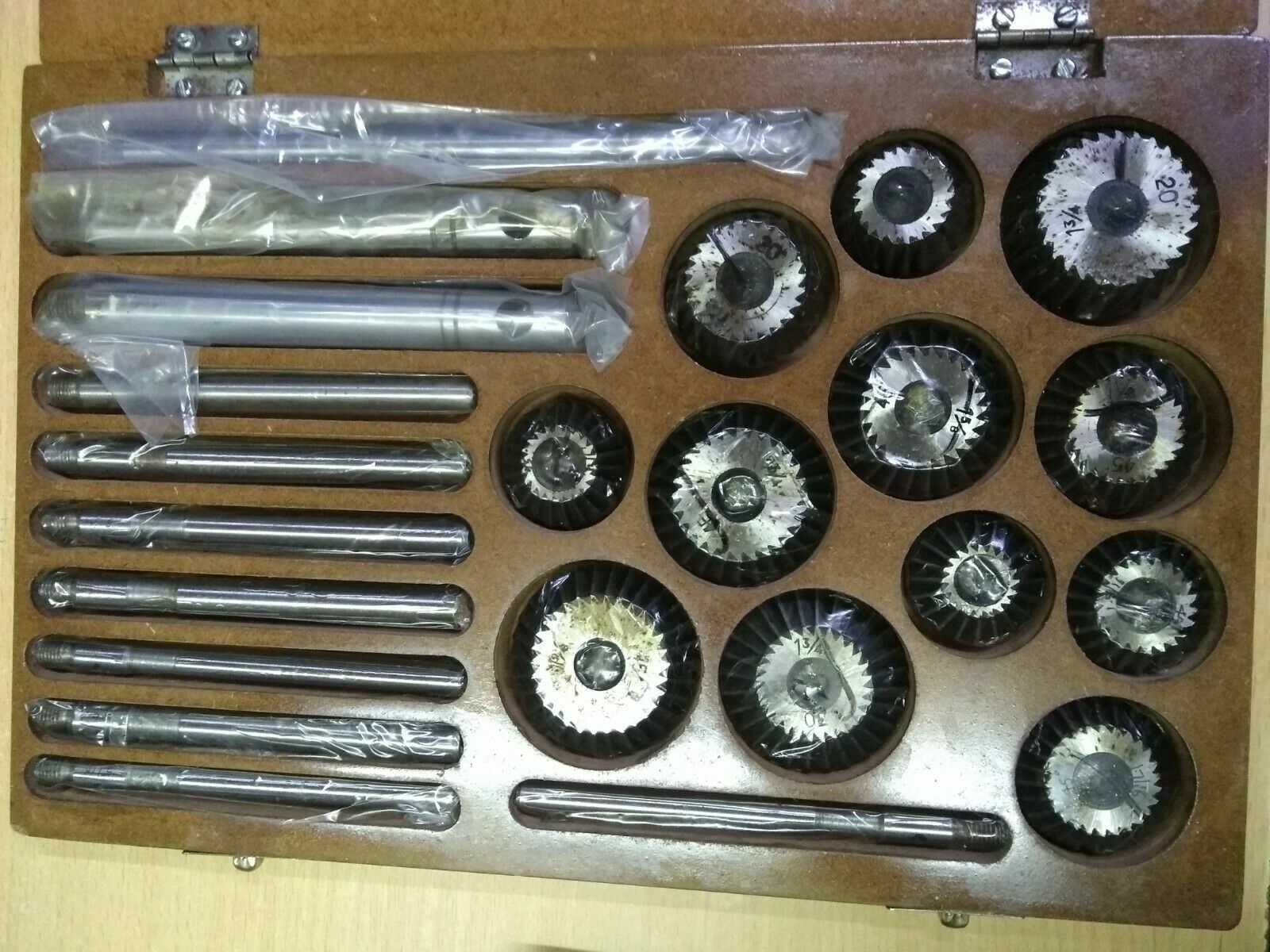 23x VALVE SEAT CUTTER SET HIGH CARBON STEEL 12 CTR + 8 STEMS + 2 ARBOR + 1 ROD