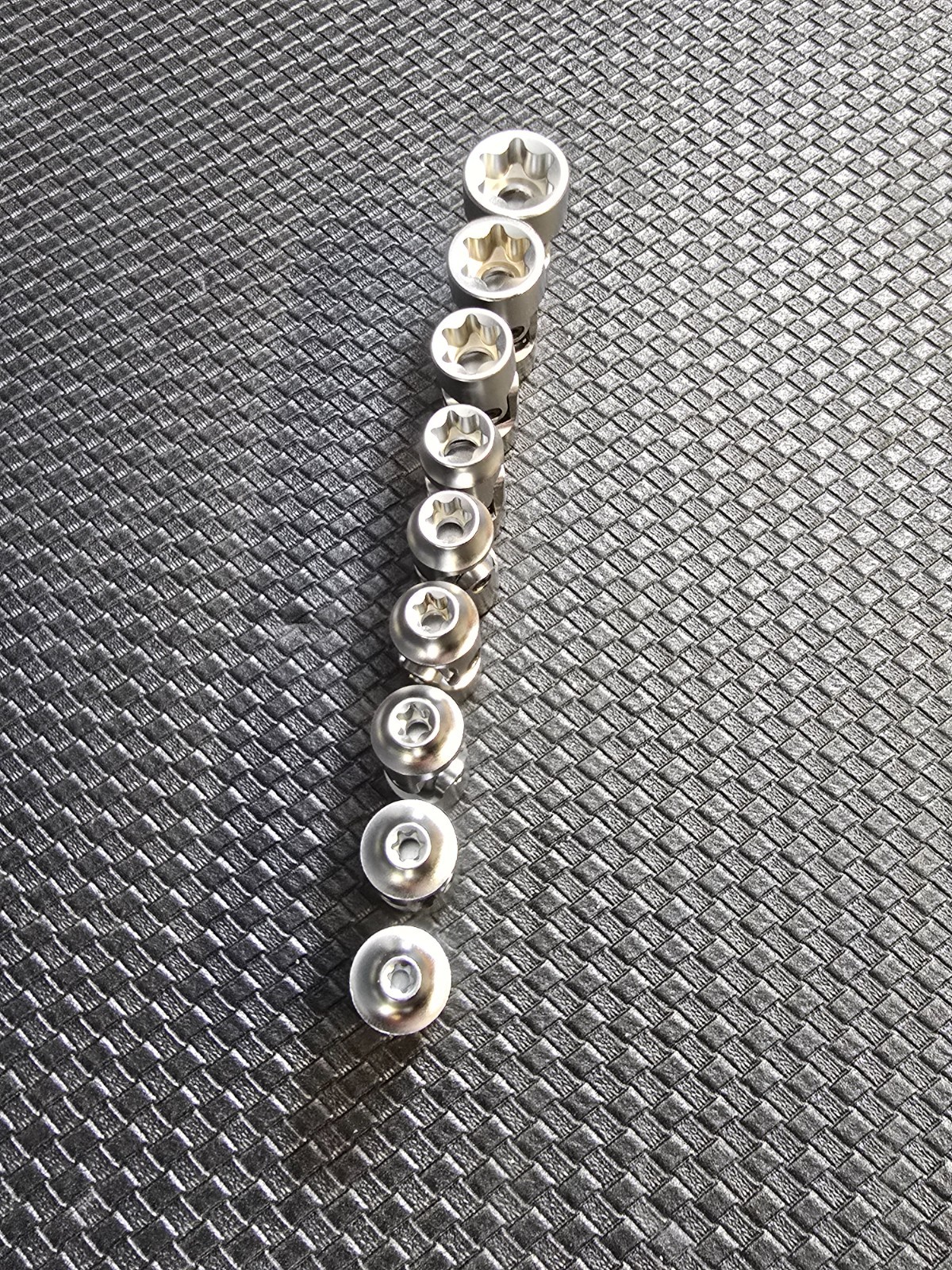 9 PC. 1/4’’ DR. STUBBY UNIVERAL JOINT E-TORX SOCKET VIM-UJETS400