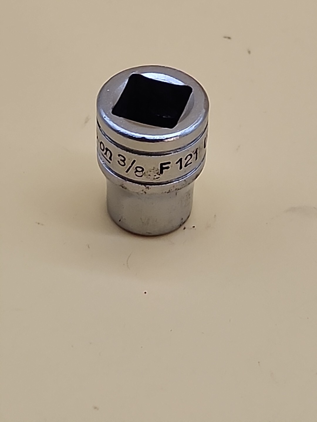 Snap-on Tools F121, 3/8″ Drive 12-Point SAE 3/8″ Shallow Socket USA.