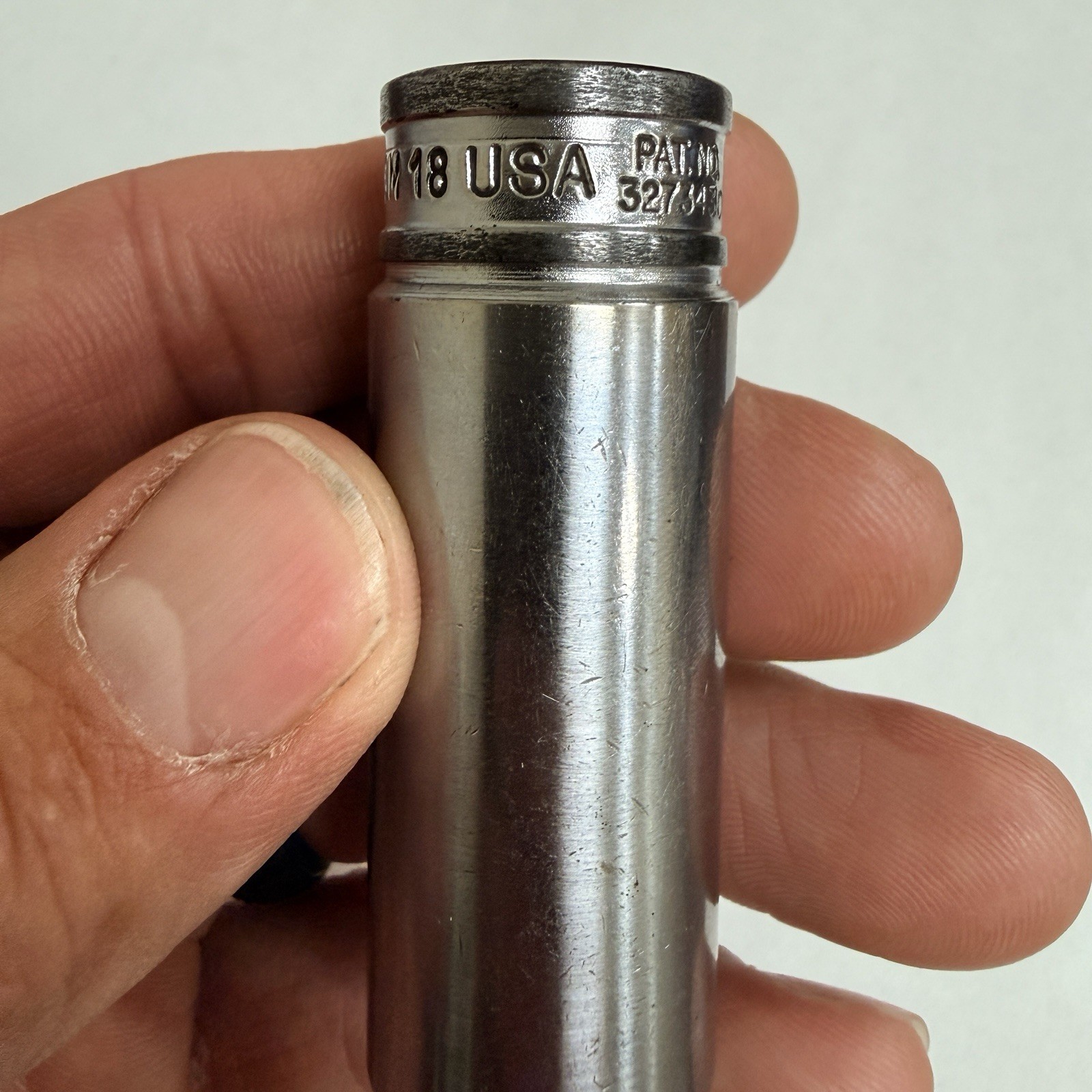 Snap-on Tools 18mm Deep Socket 3/8″ Drive Metric Chrome 6-Point SFSM18 SFSM-18