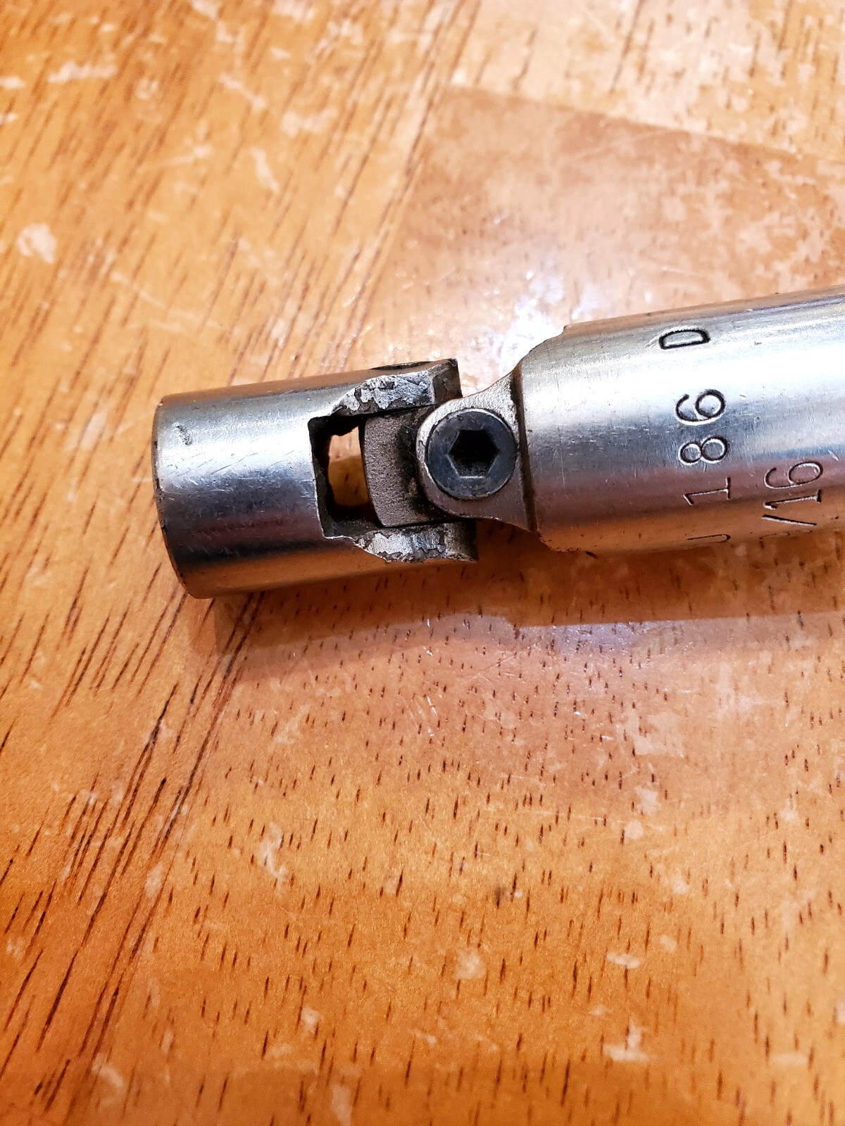 Mac Sabina 3/8″ Drive 9/16″ 6PT SAE Deep Universal Swivel Socket Worn XU186D