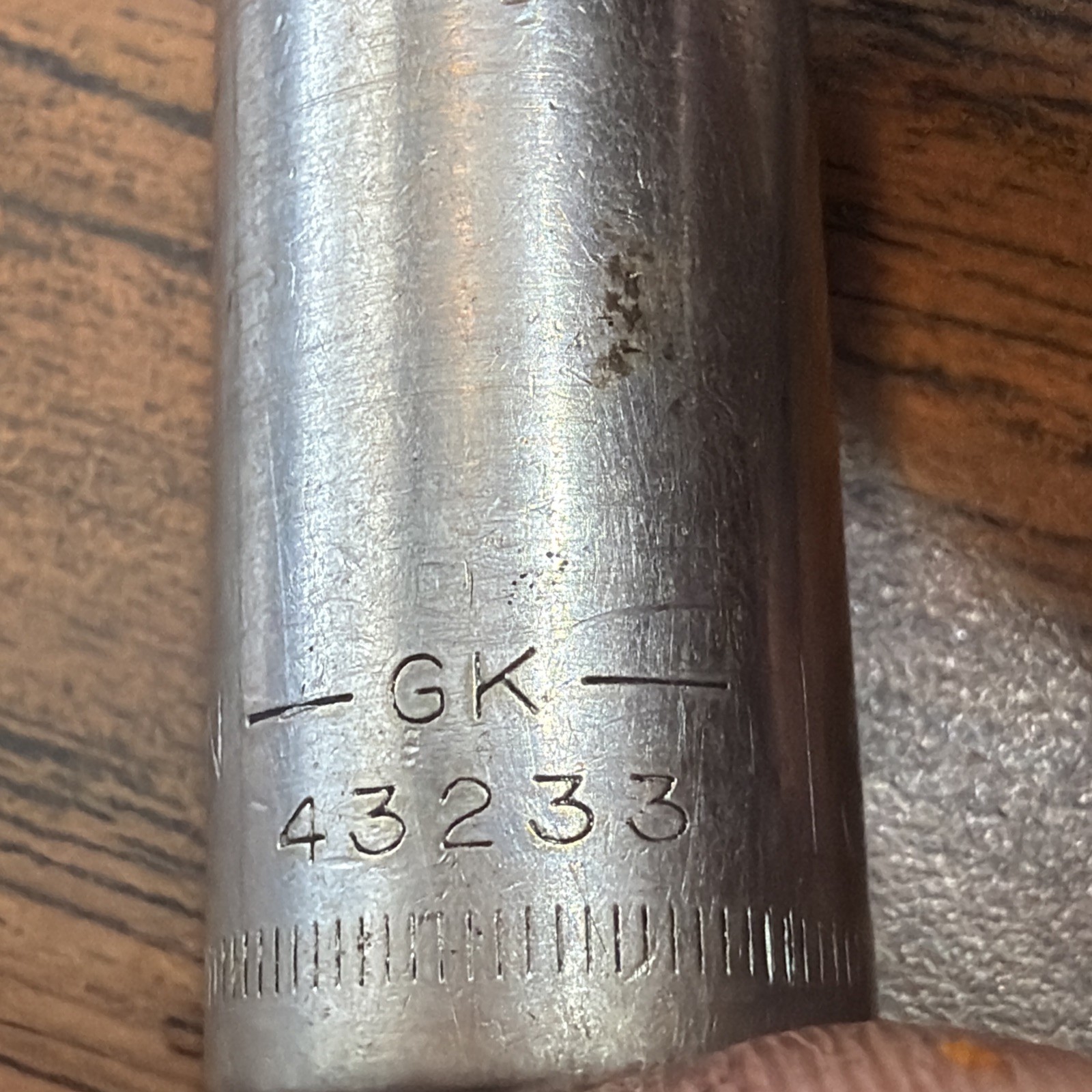 Craftsman USA GK 8 pc 3/8″ Drive Metric Mid-Length Socket Partial 10-19mm 43219