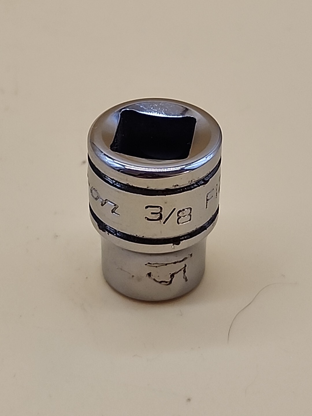 Snap-on Tools F121, 3/8″ Drive 12-Point SAE 3/8″ Shallow Socket USA.