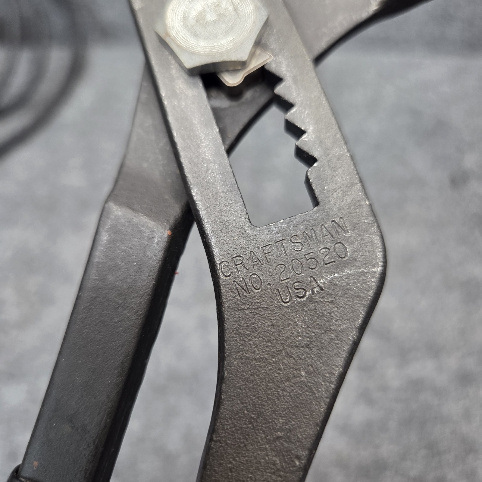 Craftsman PROFESSIONAL USA 20520 Adjustable 2-5″ Diameter Oil Filter Pliers