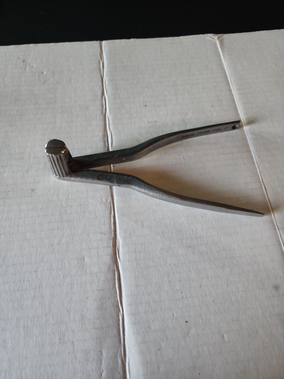 Snap-on USA B260A 7 1/2″ Battery terminal Spreader Clamps.