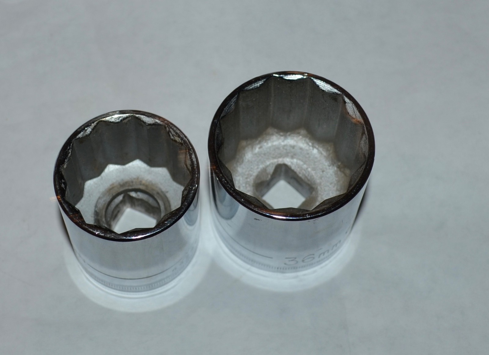 (5) Craftsman tool V-series 1/2 drive metric sockets 18mm,24mm, 27mm,32mm, 36mm