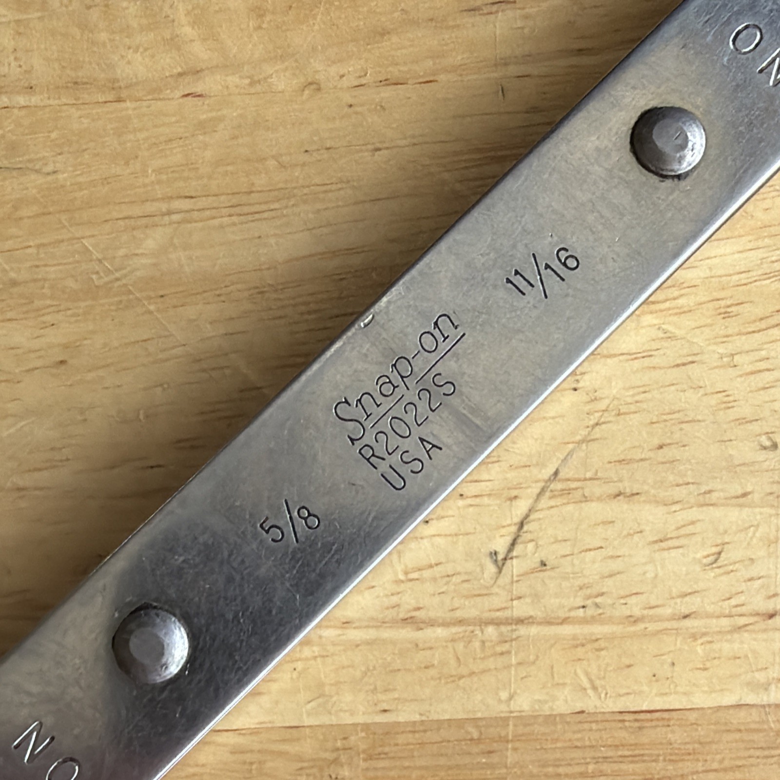 Snap On Tools 5/8″ x 11/16″ Ratcheting Box End Wrench 6 Point R2022S Vtg USA