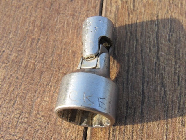 SNAP ON 9/16″ TMU181 1/4″ DRIVE 12 POINT SAE UNIVERSAL SWIVEL SOCKET UNDERLINE