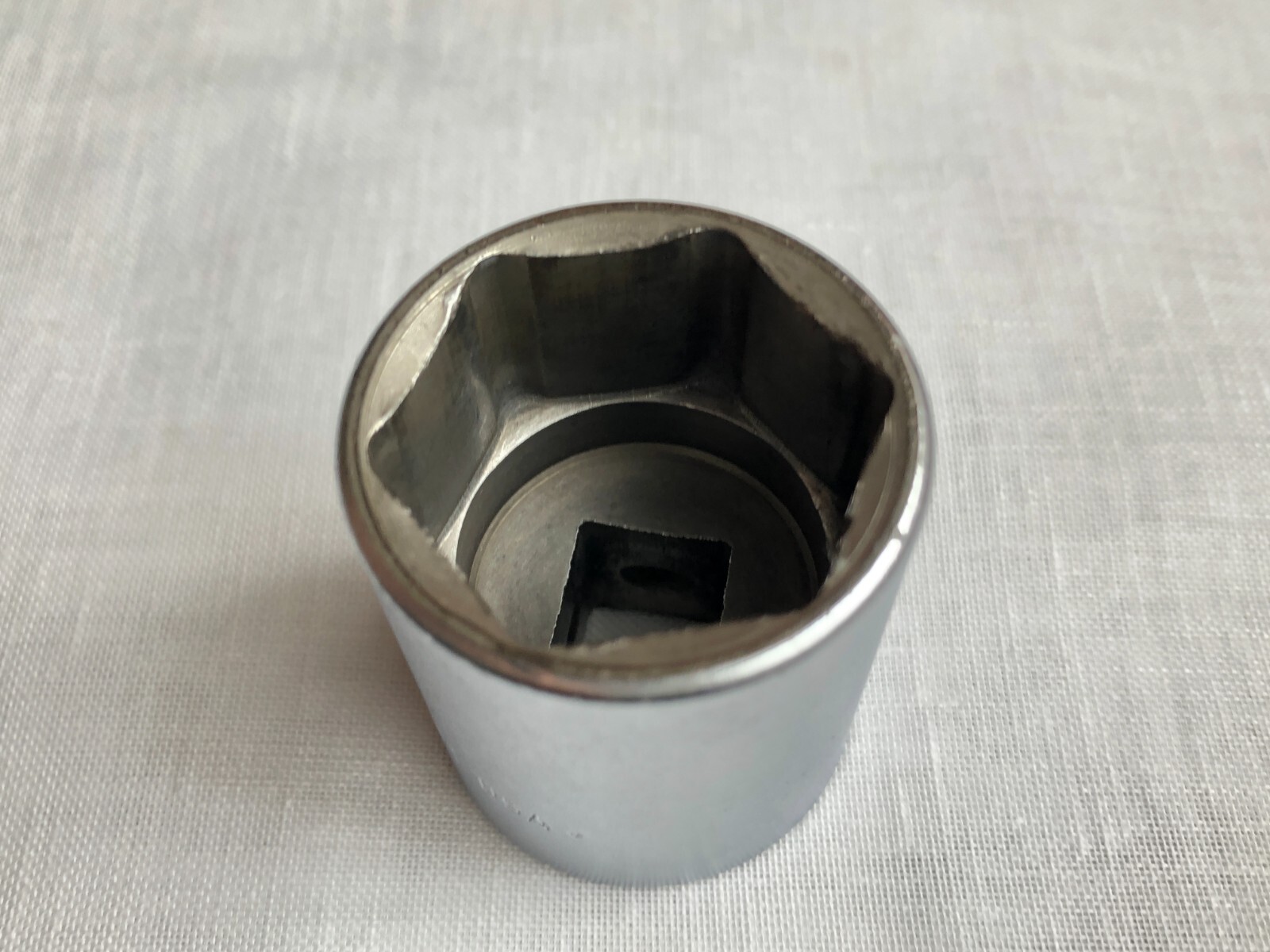 Blue-Point 1-1/8″ 1/2″-Drive Socket 6-Point UH301 Matte Silver USA