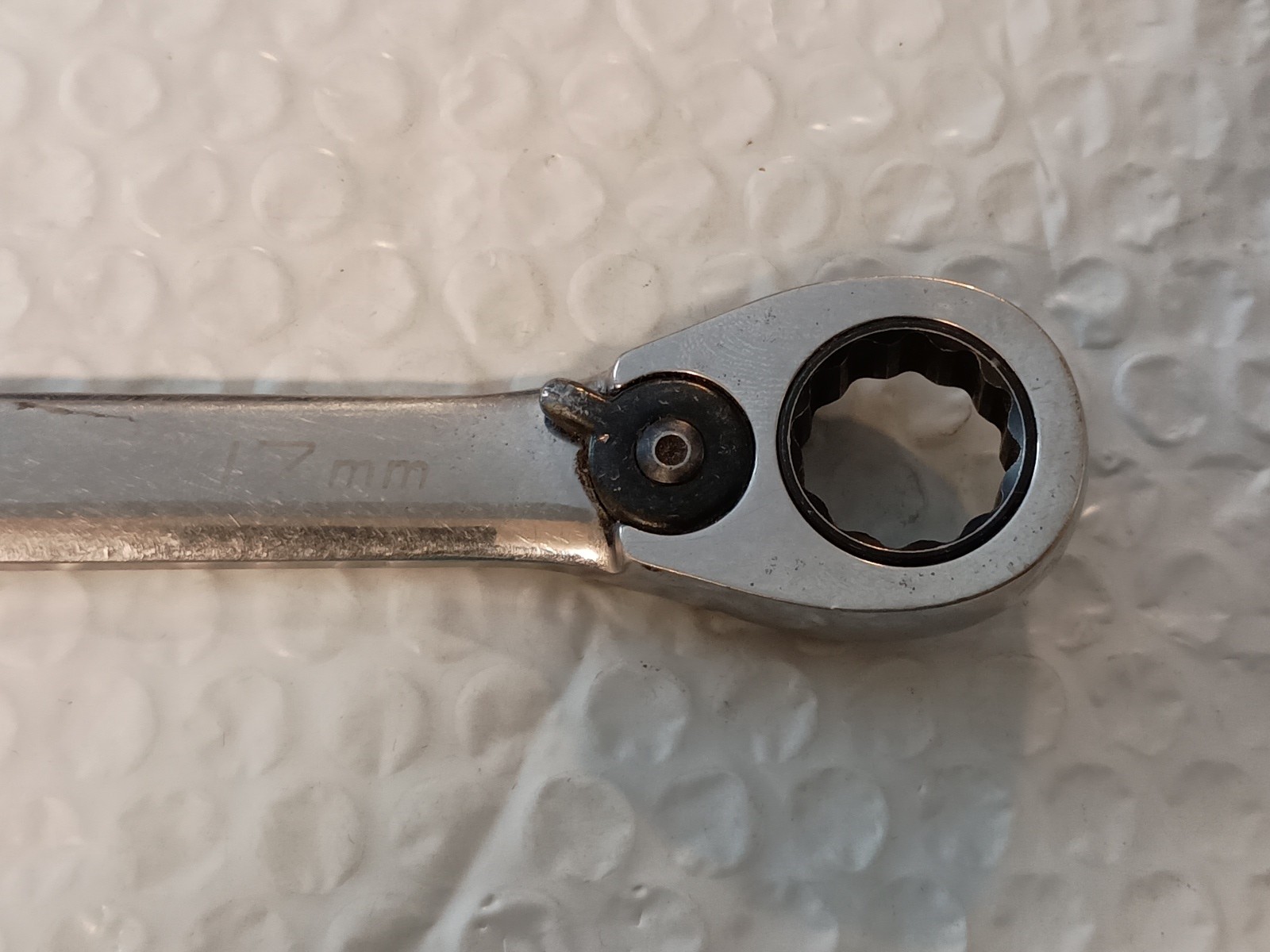 BLUE POINT TOOLS BOERM17, 17MM. RATCHETING COMBO WRENCH, 9″ L. 12PT *REVERSIBLE*