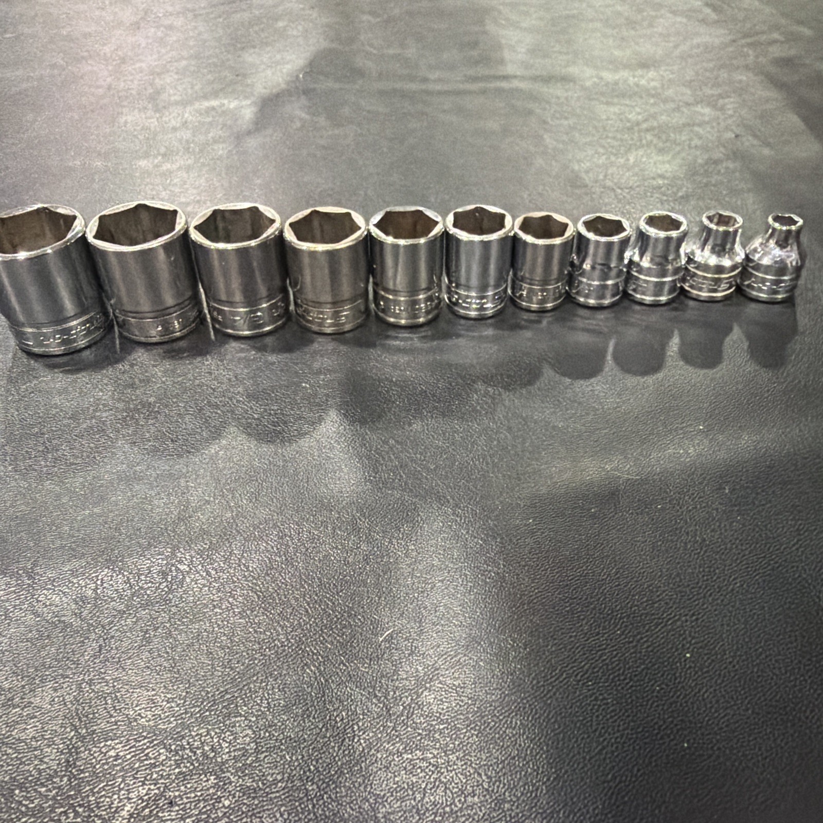 Snap On 211FSY – 3/8″ Drive 11 Pc SAE Shallow 6 Pt Chrome Socket 1/4” to 7/8”