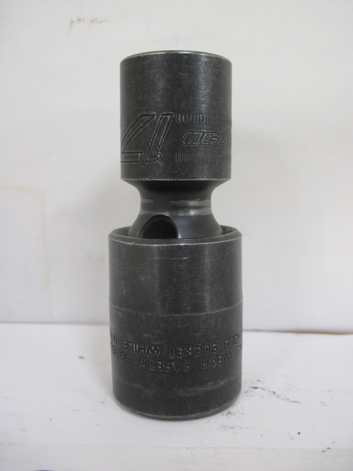 Snap On 1/2″ Drive 17mm Metric Shallow 6pt Impact Swivel Socket IPLM17C NICE