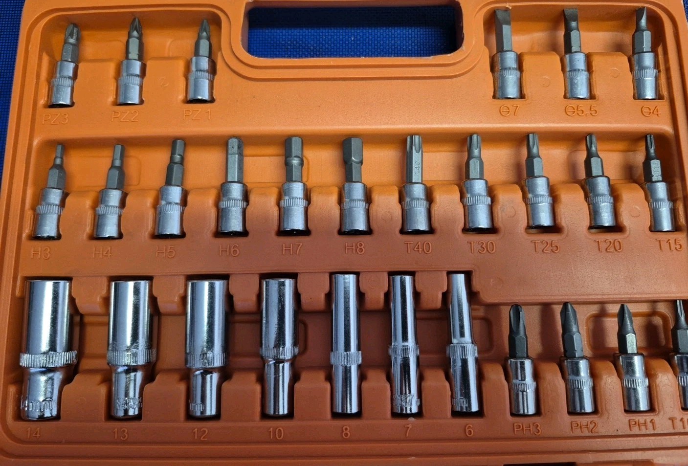53 Pc 1/4″ Metric Socket Set With Ratchet, Driver And Screw Tips