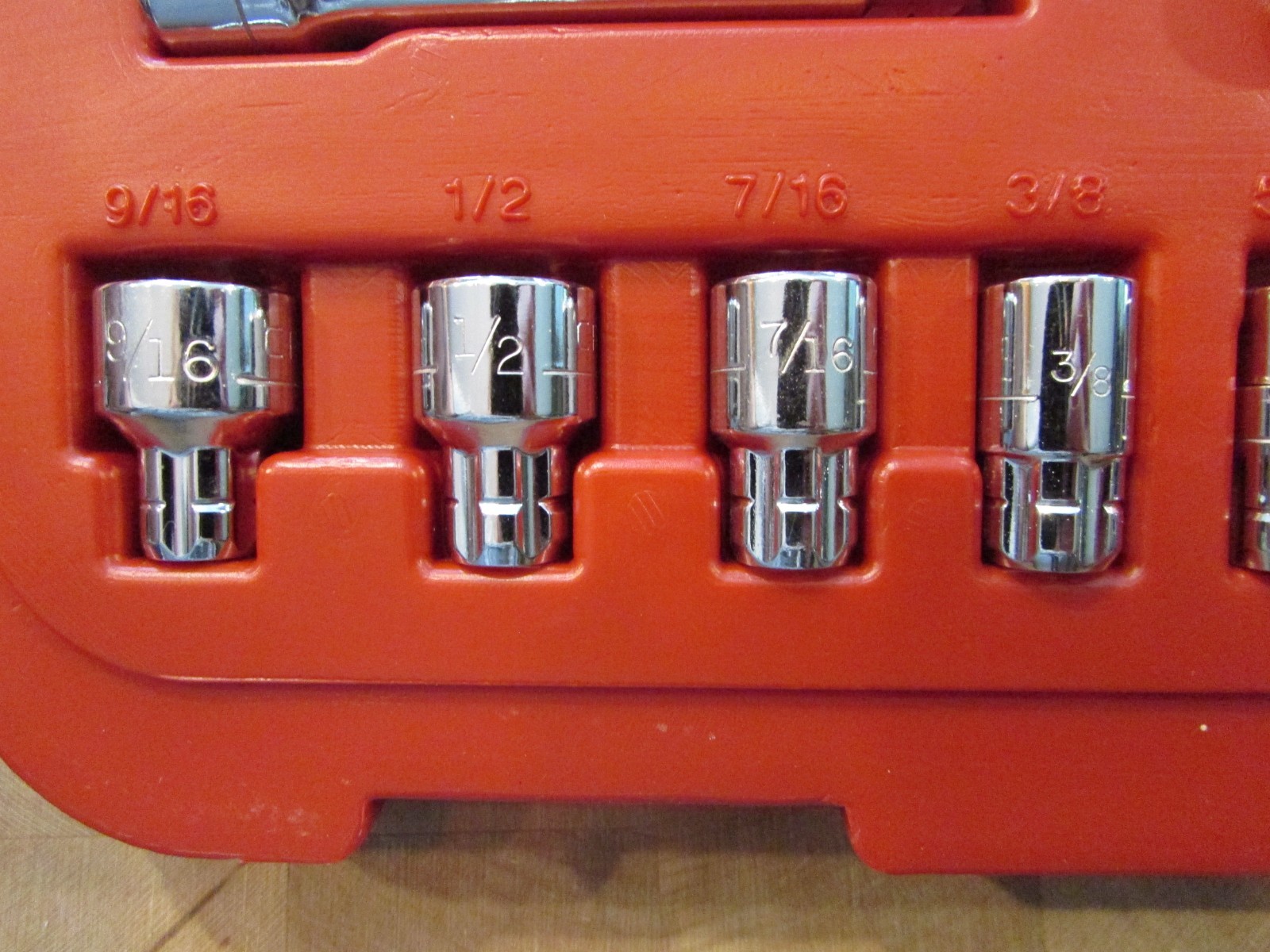 CRAFTSMAN: 27-Piece Max Axess Pass Thru Mechanic’s Tool Set (29306)