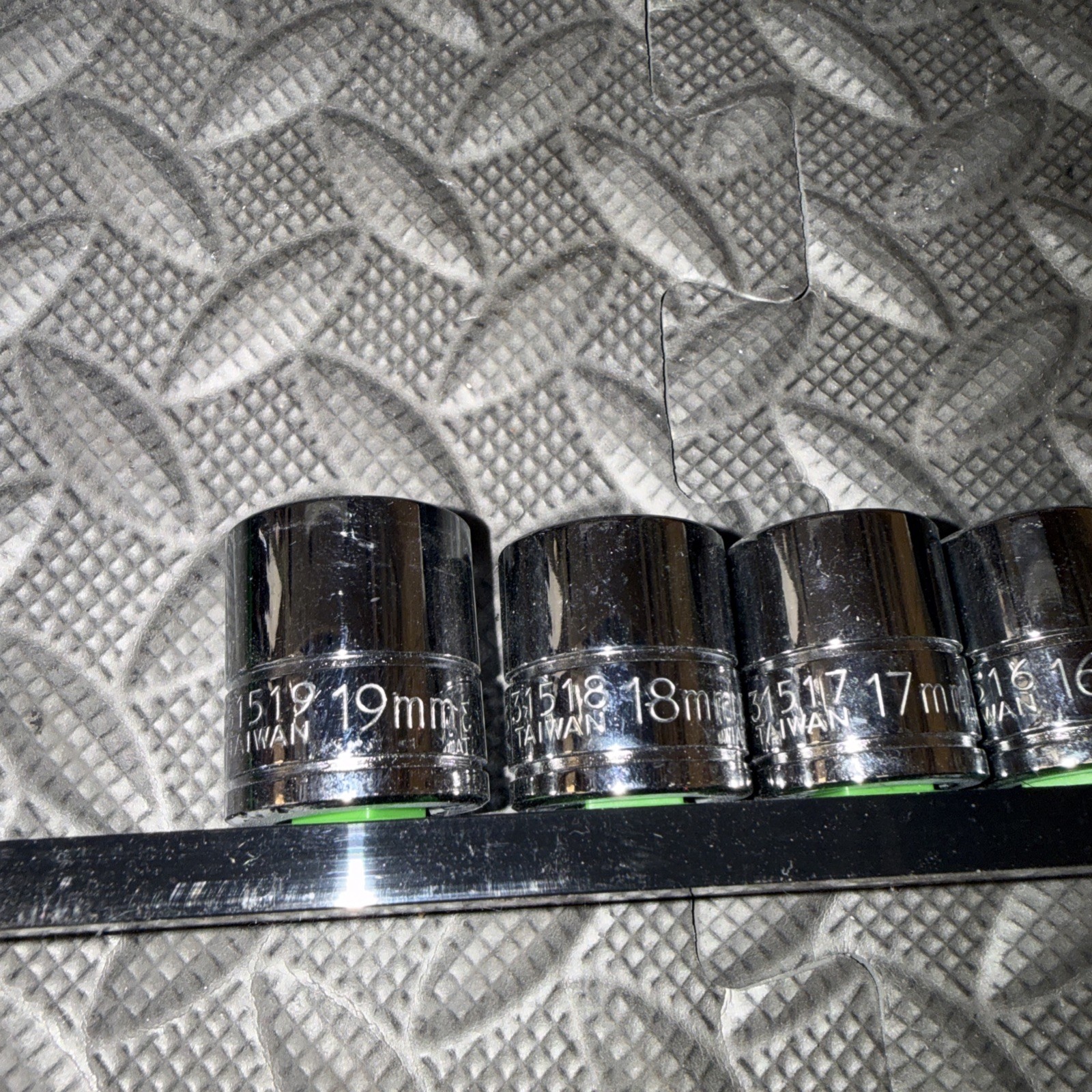 Williams 3/8 Metric Shallow 11pc 9-19mm Socket Set With Abs Rail