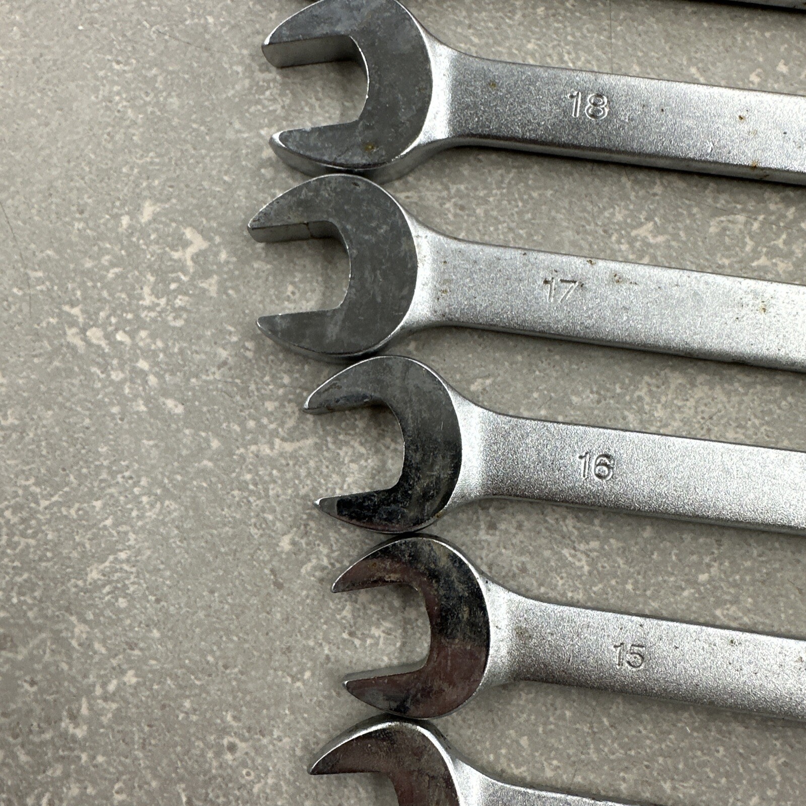 Blue Point Wrench 9 Pcs BLPCWM Metric 11mm-19mm 12pt With YA381A Wrench Rack