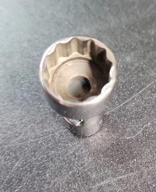 Snap On 1/4” Dr 9/16” 12 Point Shallow Swivel Socket TMU181A No Marks