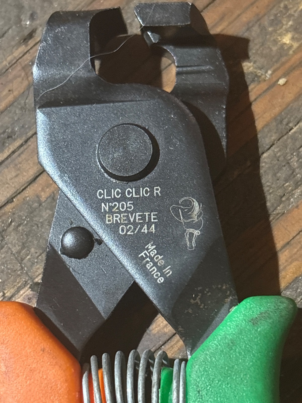 Ez clip ac genuine Caillau No. 205 pliers for Clic/Clic-R style clamps.
