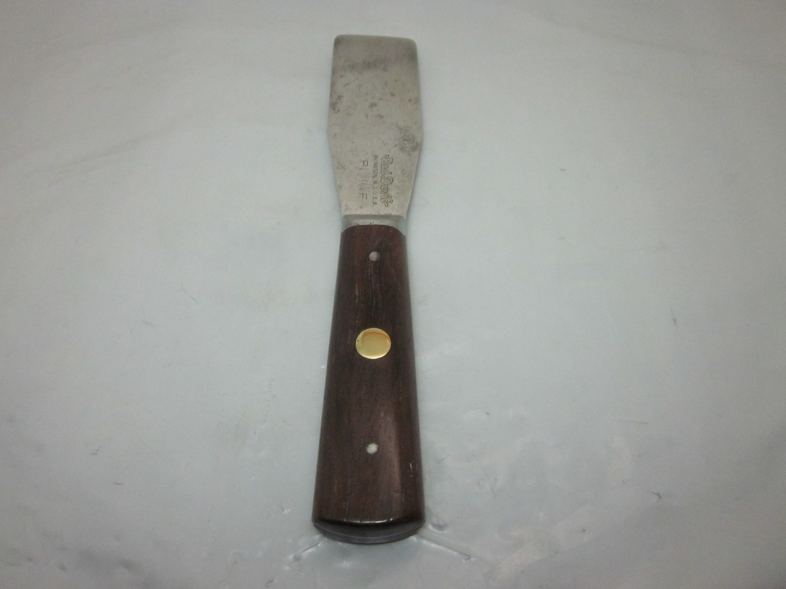 Red Devil 1&1/4″F Flexable Putty Knife Wood Handle 3 Pins USA 1940’s~1950’s Era