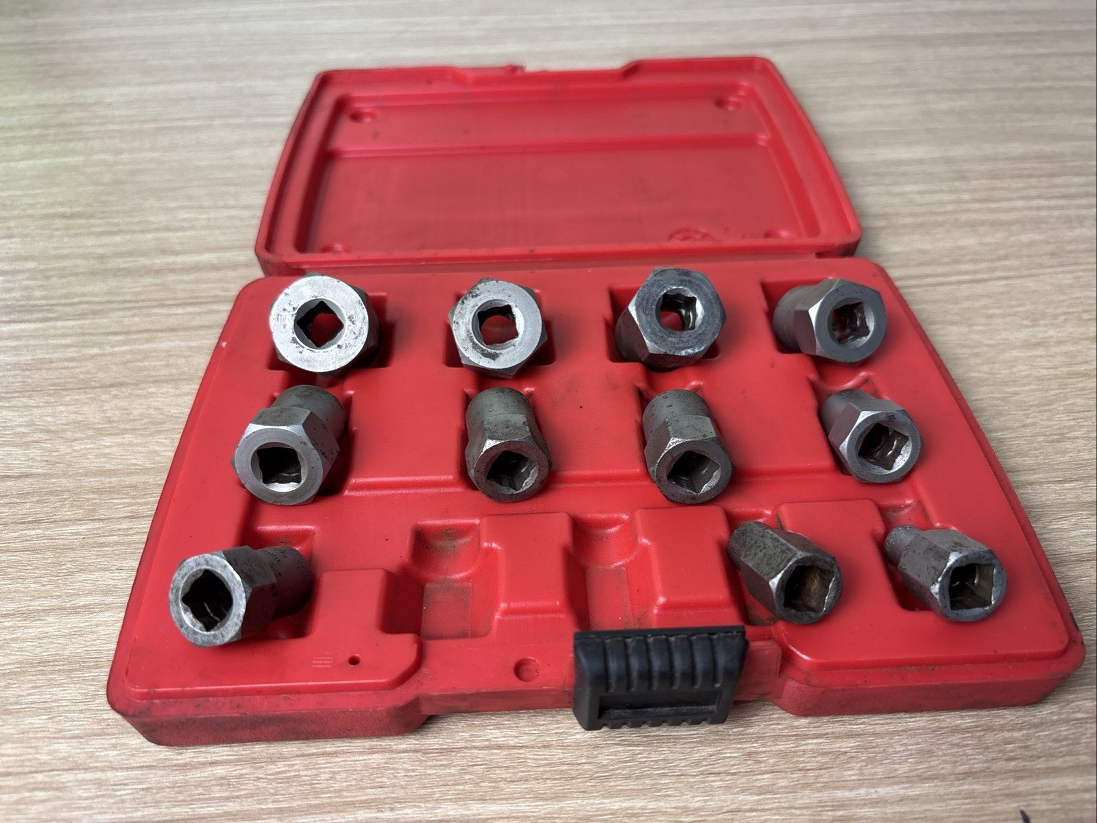 Matco MBX13 3/8″ Drive Bolt Extractor Set 1/4″-3/4″ 8mm-19mm 2 Pieces Missing
