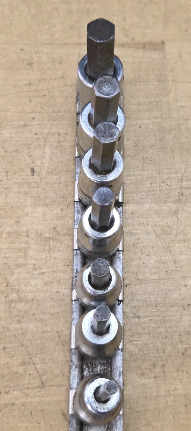 Snap On 207EFAMY – 3/8″ Drive 7 Pc Metric Standard Hex Bit Socket Driver Set