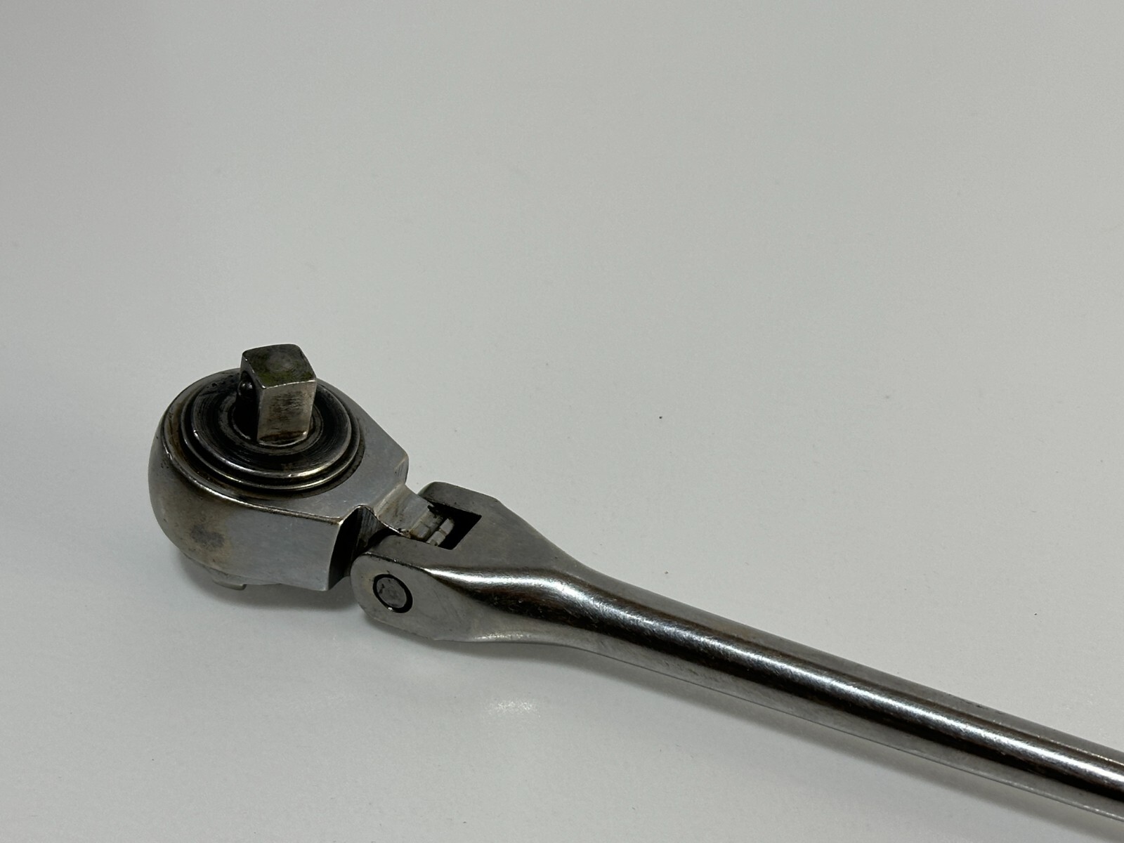 JOHN DEERE Tools USA TY3522 3/8″ Drive Flex Head Ratchet – Chrome Knurled Handle