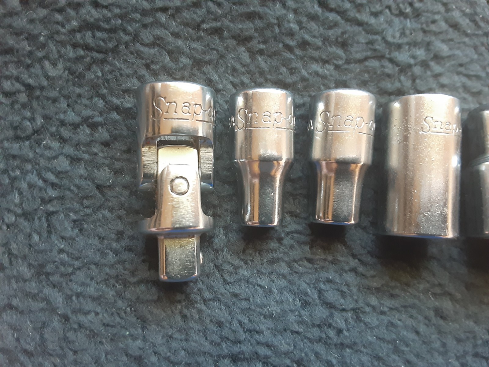 LOT OF (10) SNAP-ON TOOLS SOCKETS, EXTENSION & SWIVEL SOCKET ADAPTER ( READ PLS)