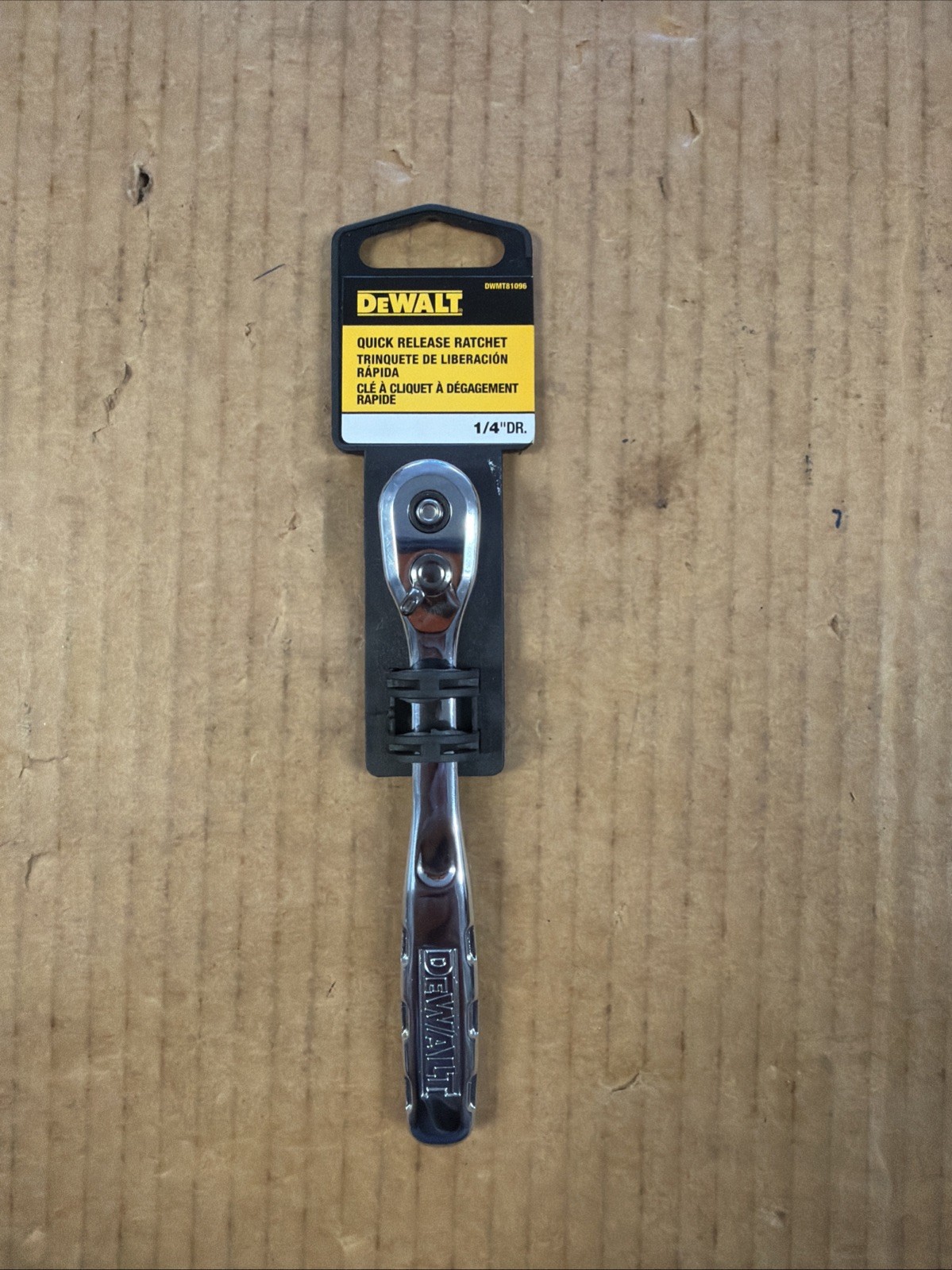 (F1526) DeWALT DWMT81096 1/4″ Quick Release Reversible Ratchet, Pear Head