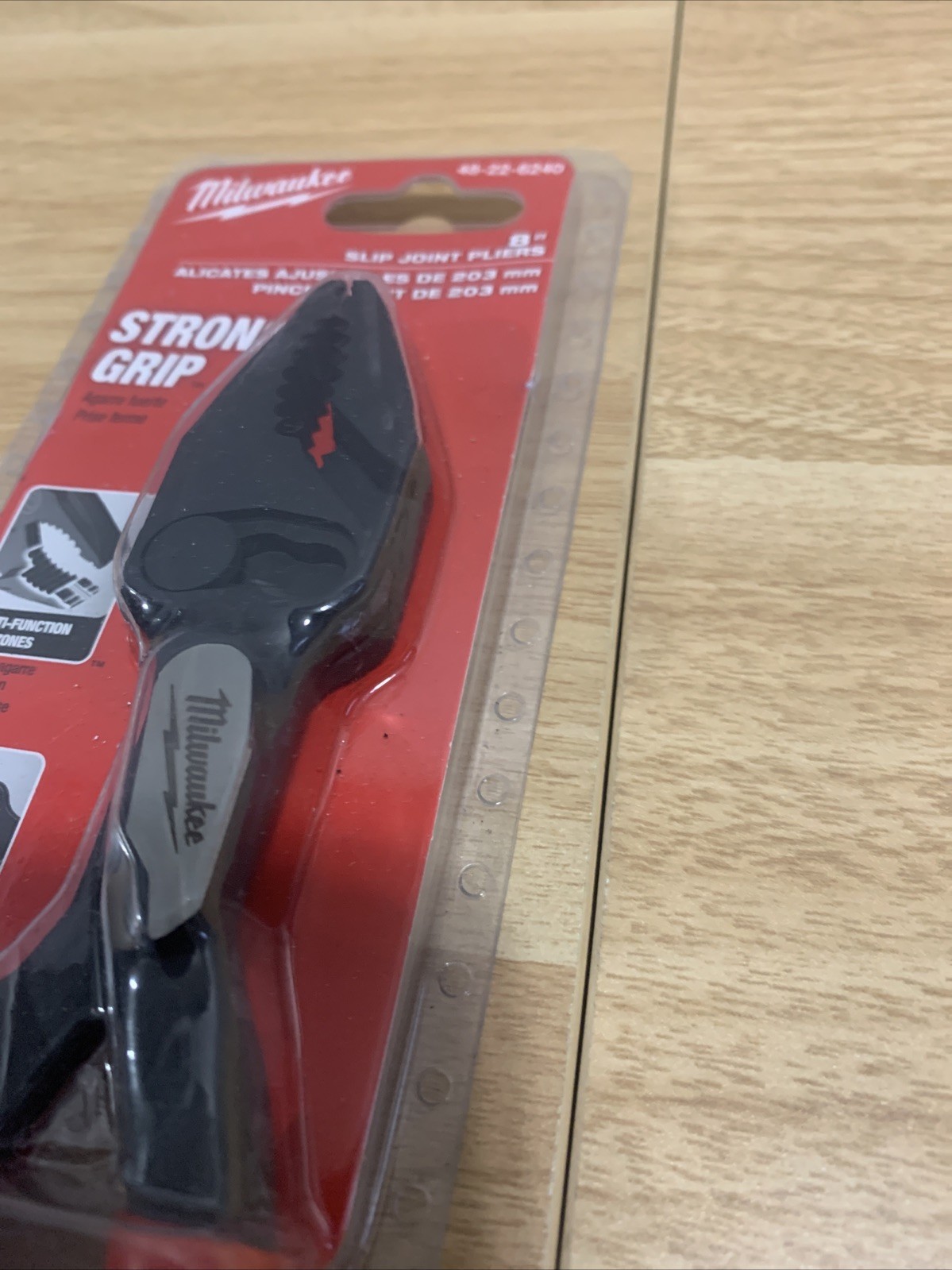 Milwaukee Tools 48-22-6240, 8″ Slip Joint Multi-Function Screw Extraction Pliers