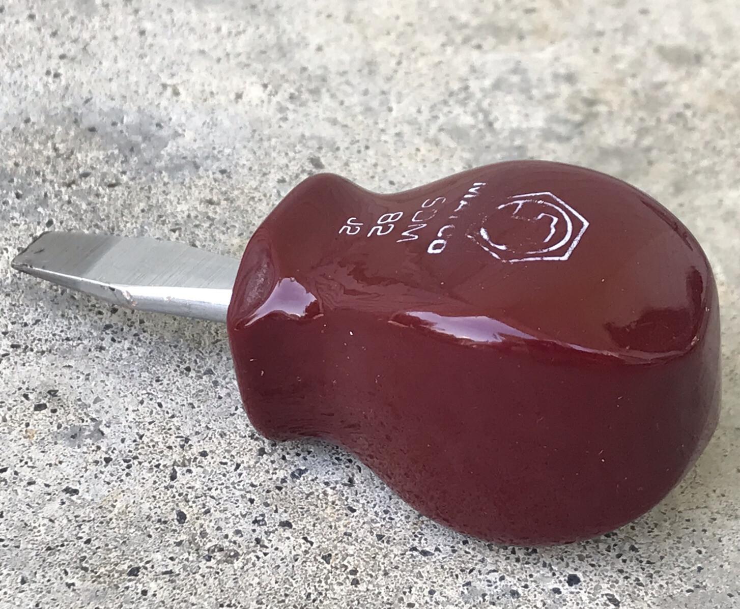 Matco Stubby Slotted Burgundy Handle Screwdriver SDM 82