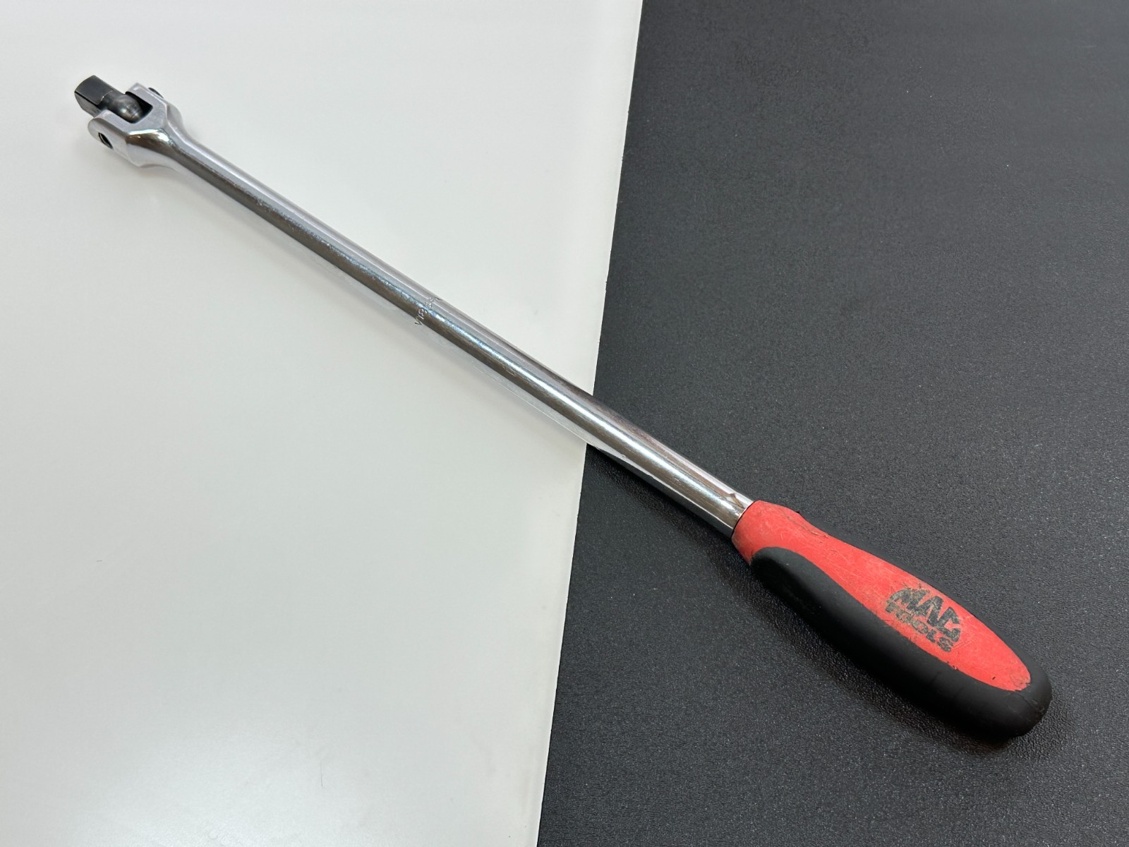 MAC Tools V18SFA Bi-Material 1/2″ Drive Breaker Bar w/ Comfort Triangular Grip