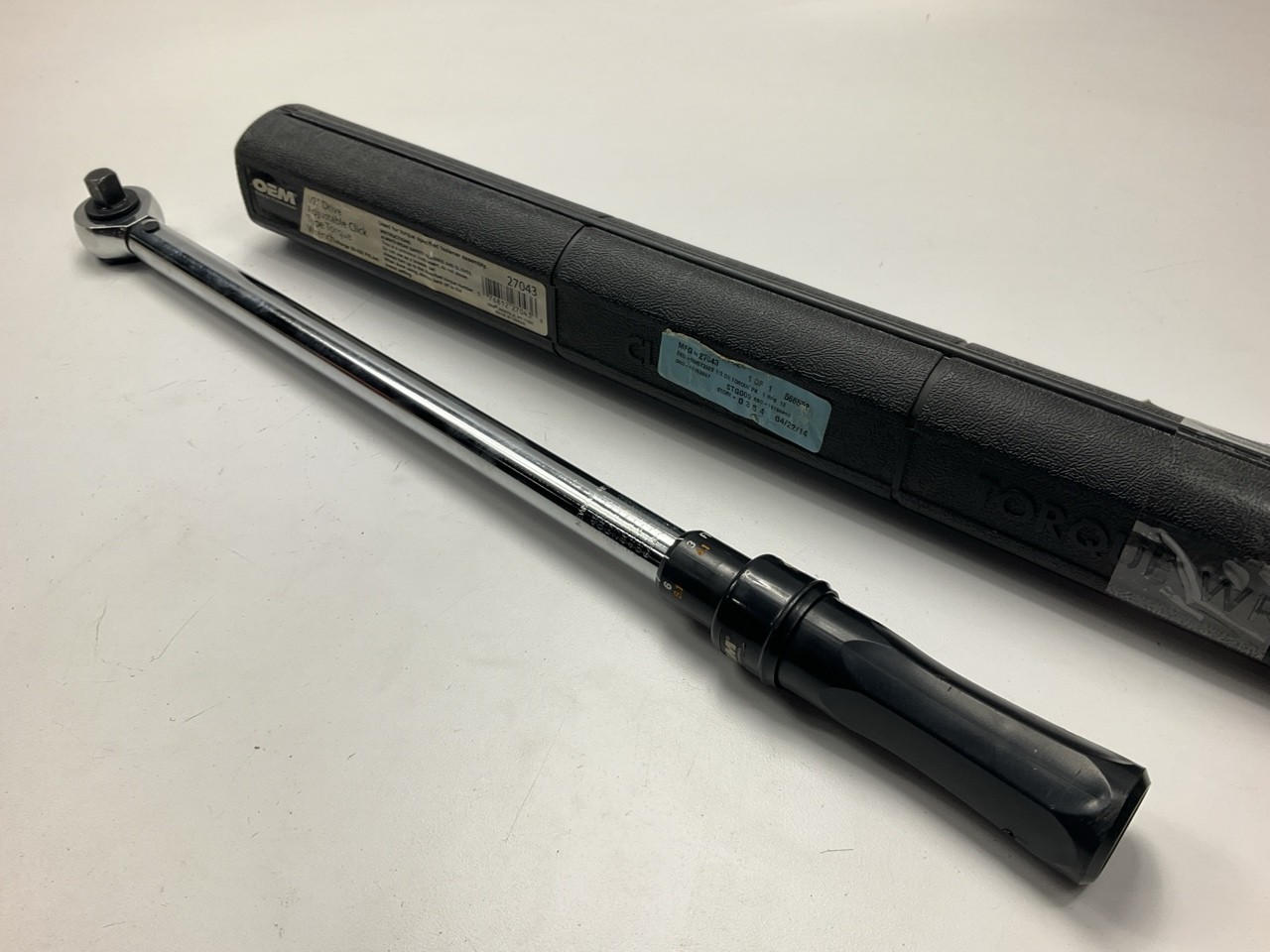 USED #12 – OEM Tools 1/2″ Drive Click Type Torque Wrench (30-250 Ft Lb)