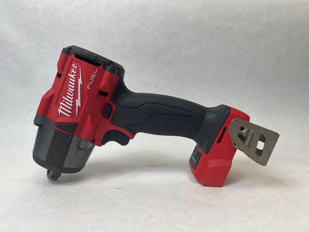 Milwaukee 2962p-20 18V 1/2″ Cordless Mid-Torque Impact Wrench w/ Pin Detent Tool