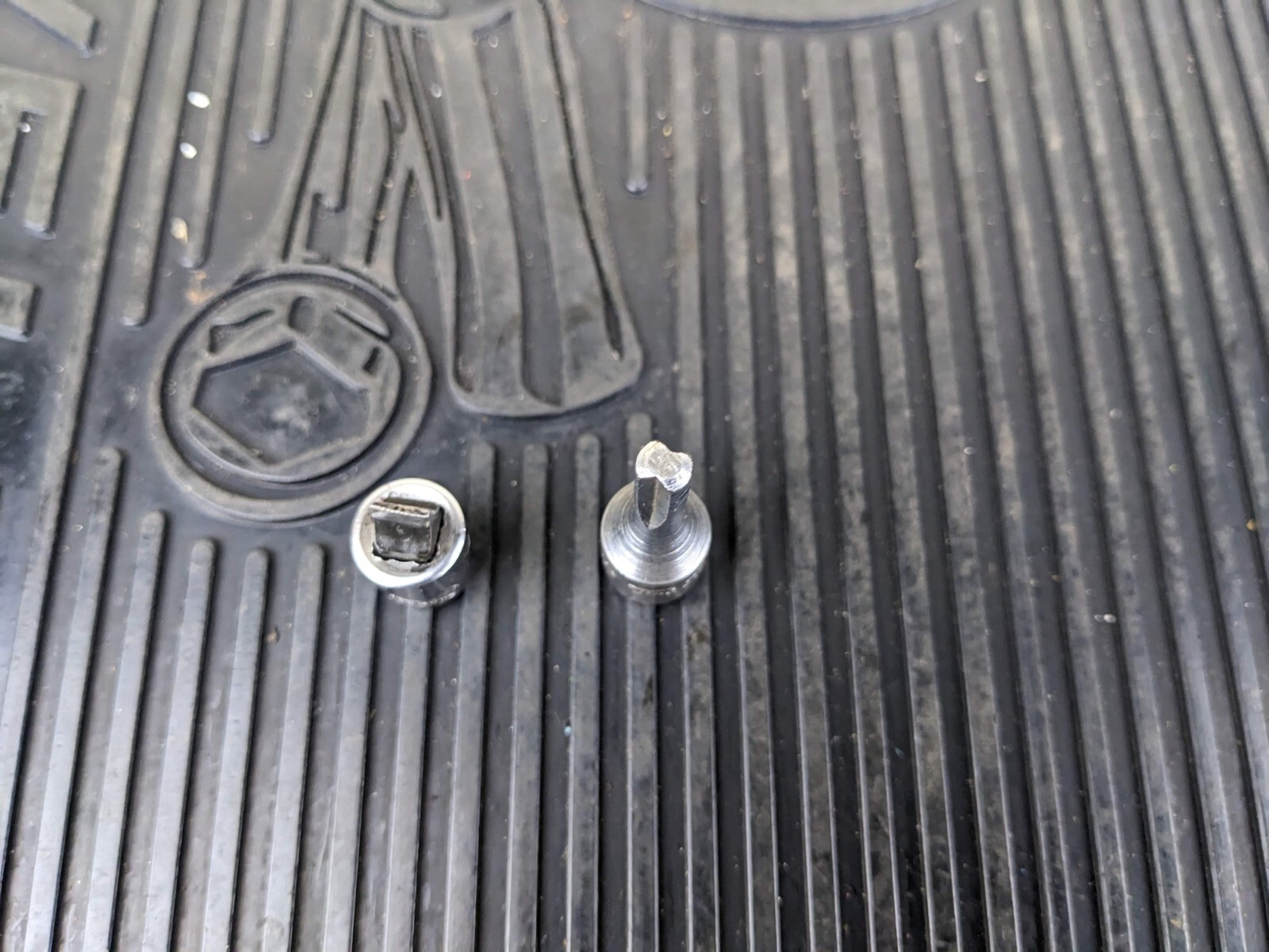 #bd618 Snap On TM82 TM30 1/4″ DR Flat Tip 1/4″ Bit Clutch Chrome Socket Driver