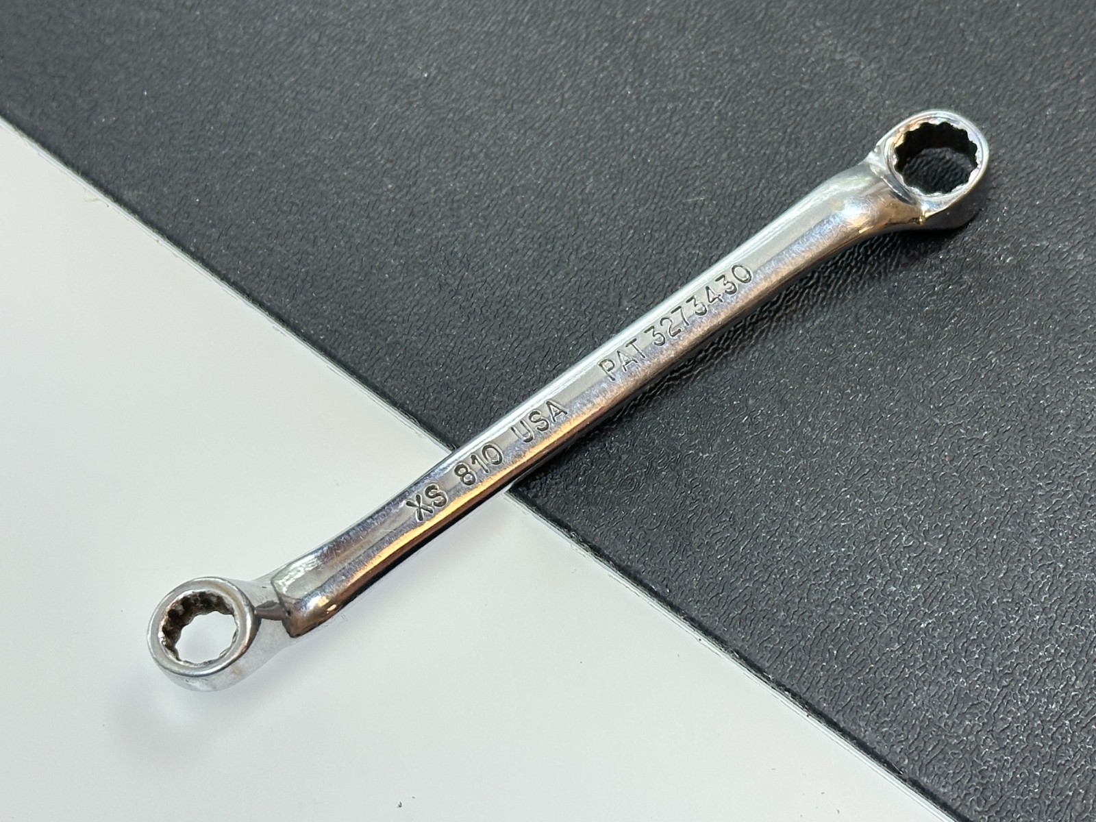 Snap-on Tools USA XS810 SAE 1/4 x 5/16″ Offset Short Box End Wrench, 12 Point
