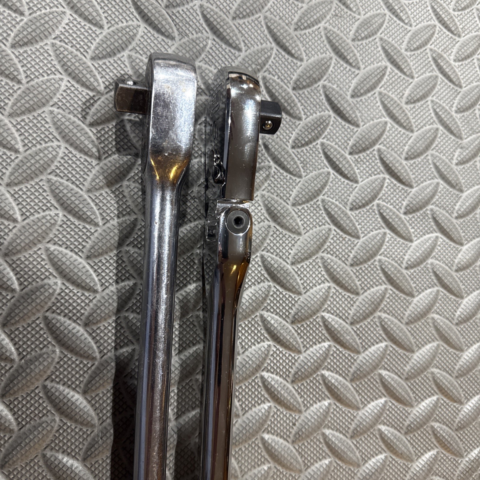 NEW Gearwrench Slim 1/2″ Drive Flex Head 90 Tooth Chrome Ratchet 17″ 81306T