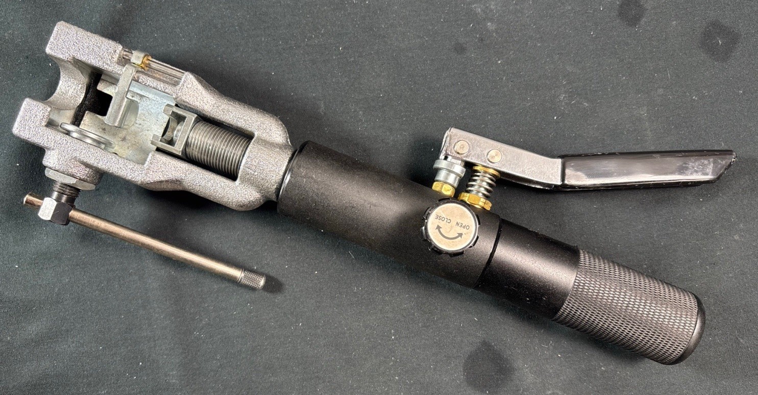 MAC Tools Universal Hydraulic Flaring Tool Kit (AC72475)