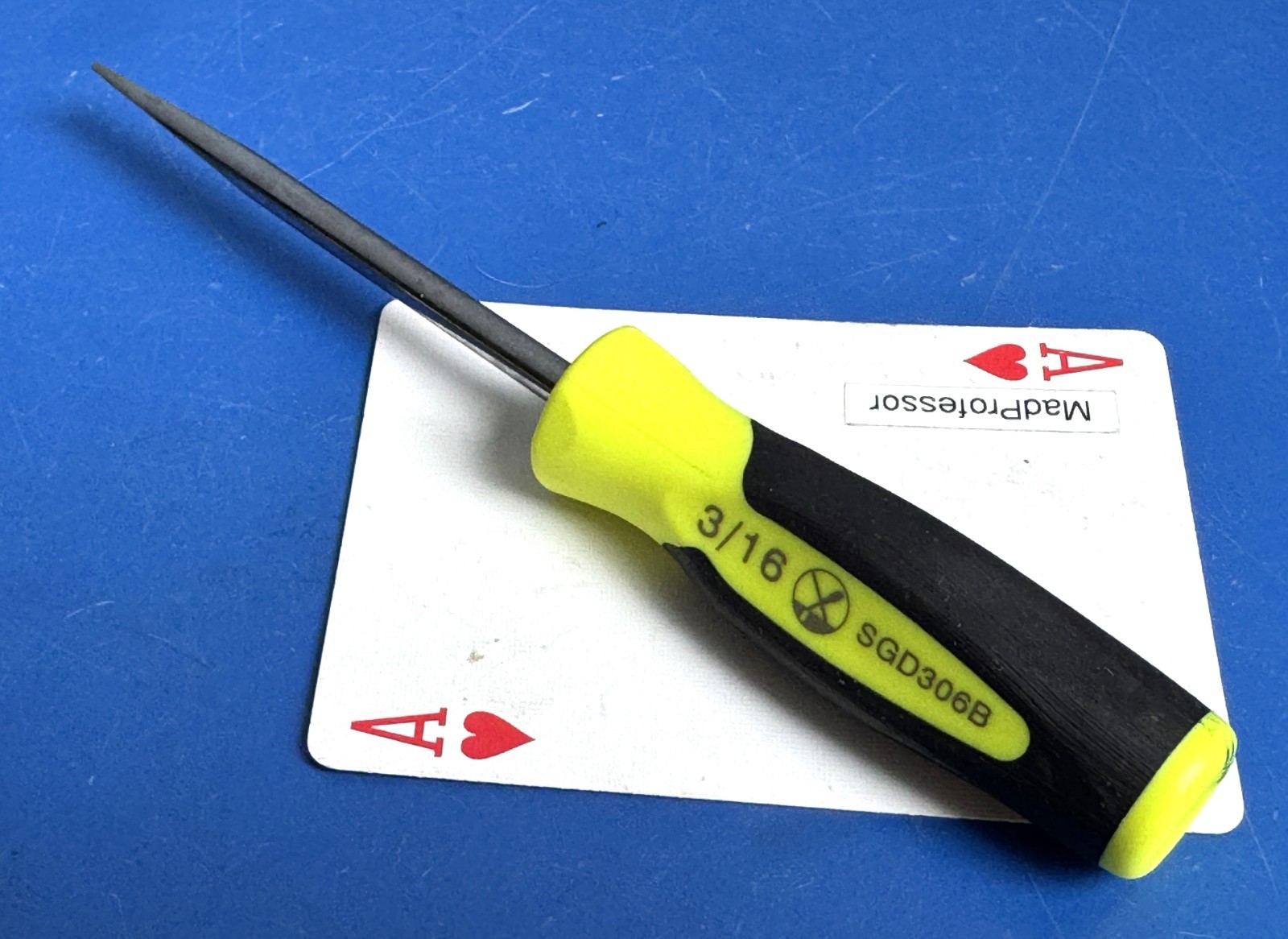 Snap-on Instinct Hi Viz Soft Grip Mini 3/16″ Flat Tip Screwdriver SGD306B NEW
