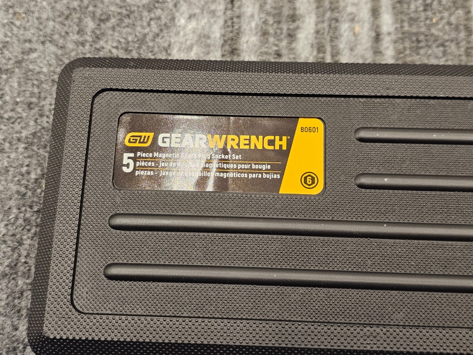 GEARWRENCH 80601: 5-Piece 3/8″ Drive 6 Point Magnetic Swivel Spark Plug Sockets