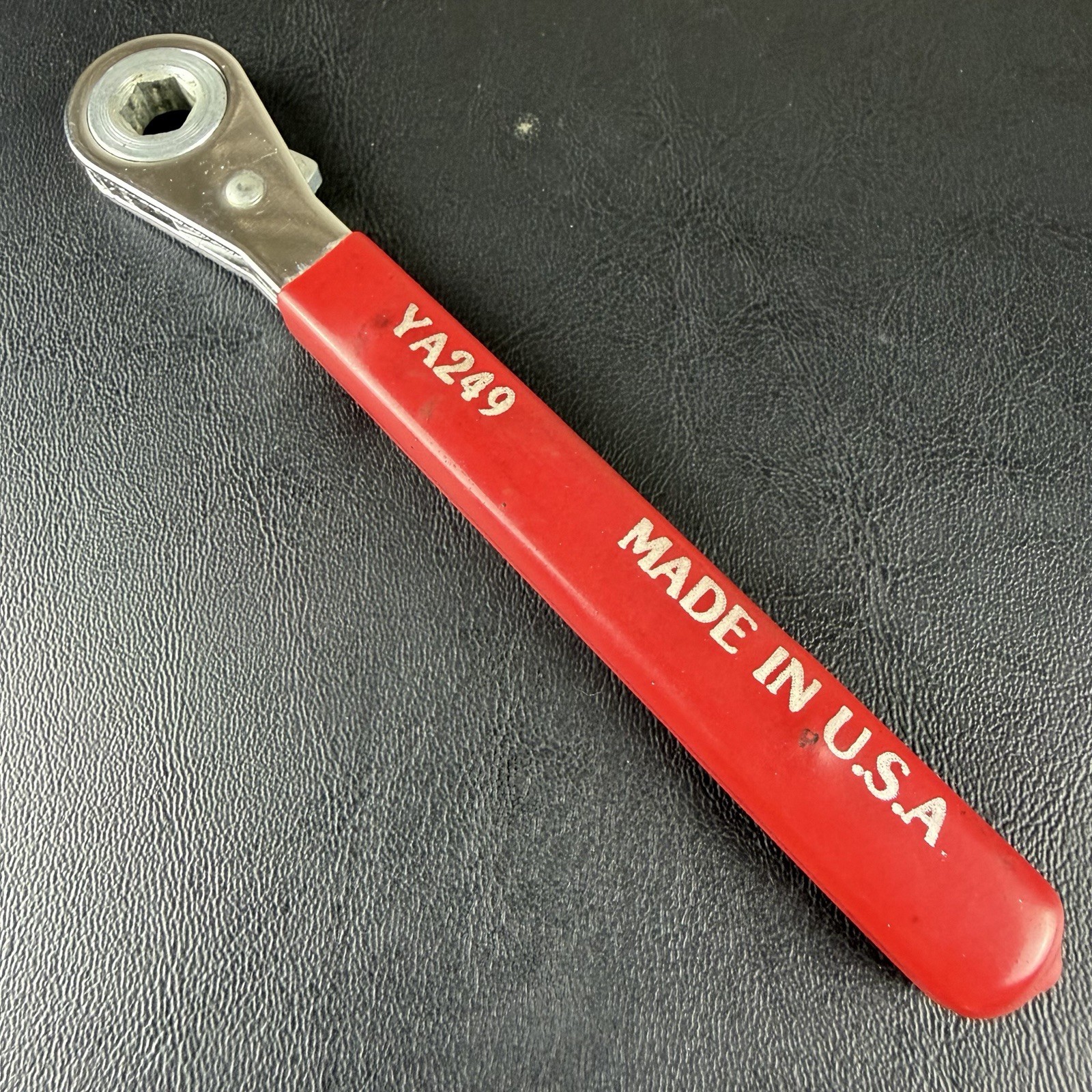 Vintage YA249 5/16″ GM Side Terminal Battery Ratchet Wrench USA Red Handle