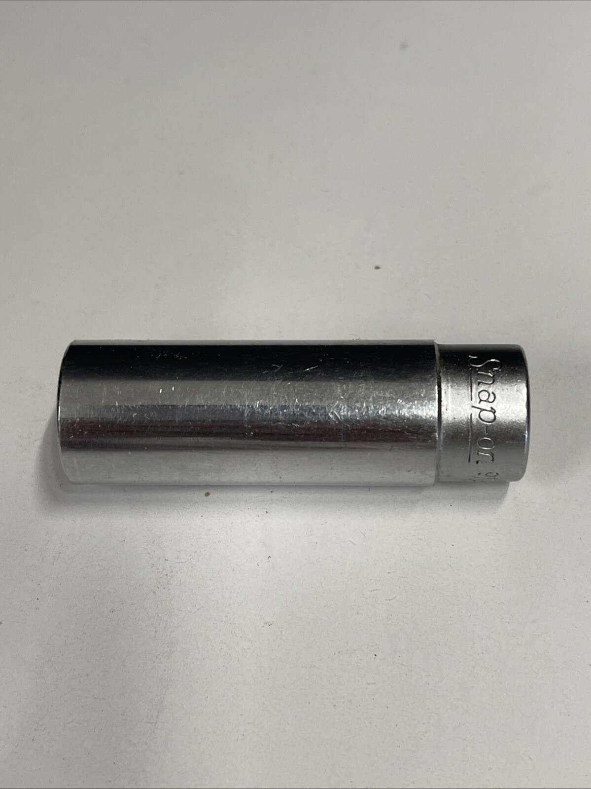 Snap-On Tools USA 1/2″ Drive 12 Point SAE Size 9/16″ Deep Chrome Socket SVS181
