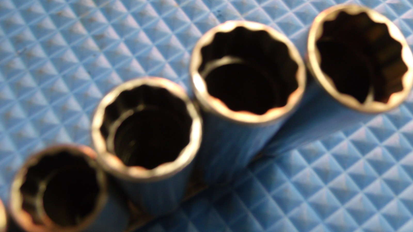9 PCS. «SNAP-ON» U.S.A. 3/8″ DRIVE 12 POINT DEEP SOCKETS: 5/16 – 7/8″ ON CLIP