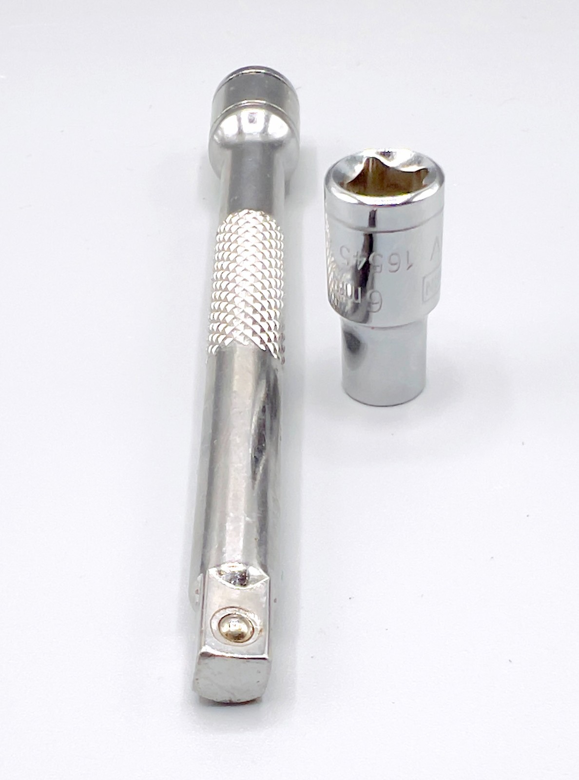 Craftsman EVOLV 6mm 1/4″ Drive 6-Point Shallow Socket + 4″ Extension Bar