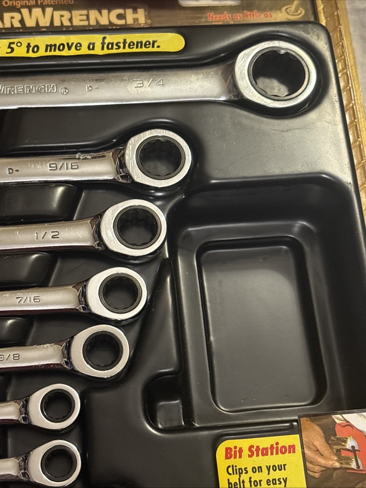Gearwrench 32 pc Standard & Metric Set, includes bits & holder