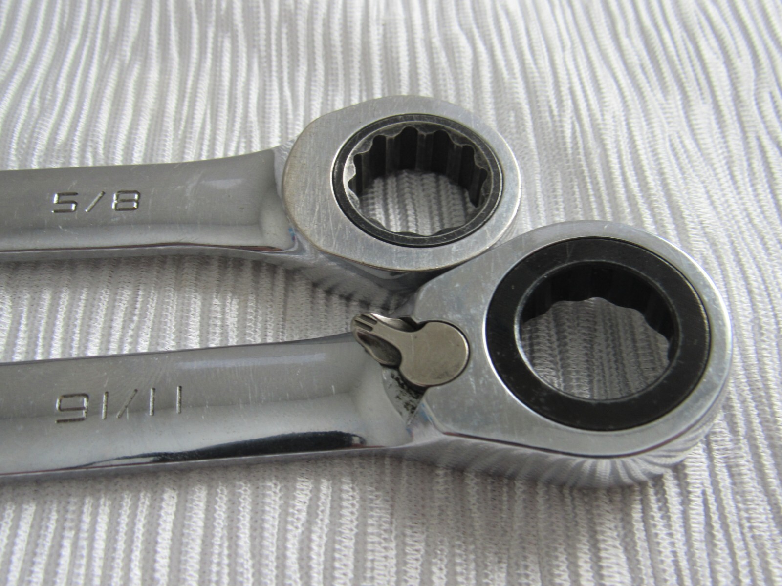 Lot Of 2 GearWrench Combination Ratcheting Wrenches Tools 5/8″ And 11/16″!