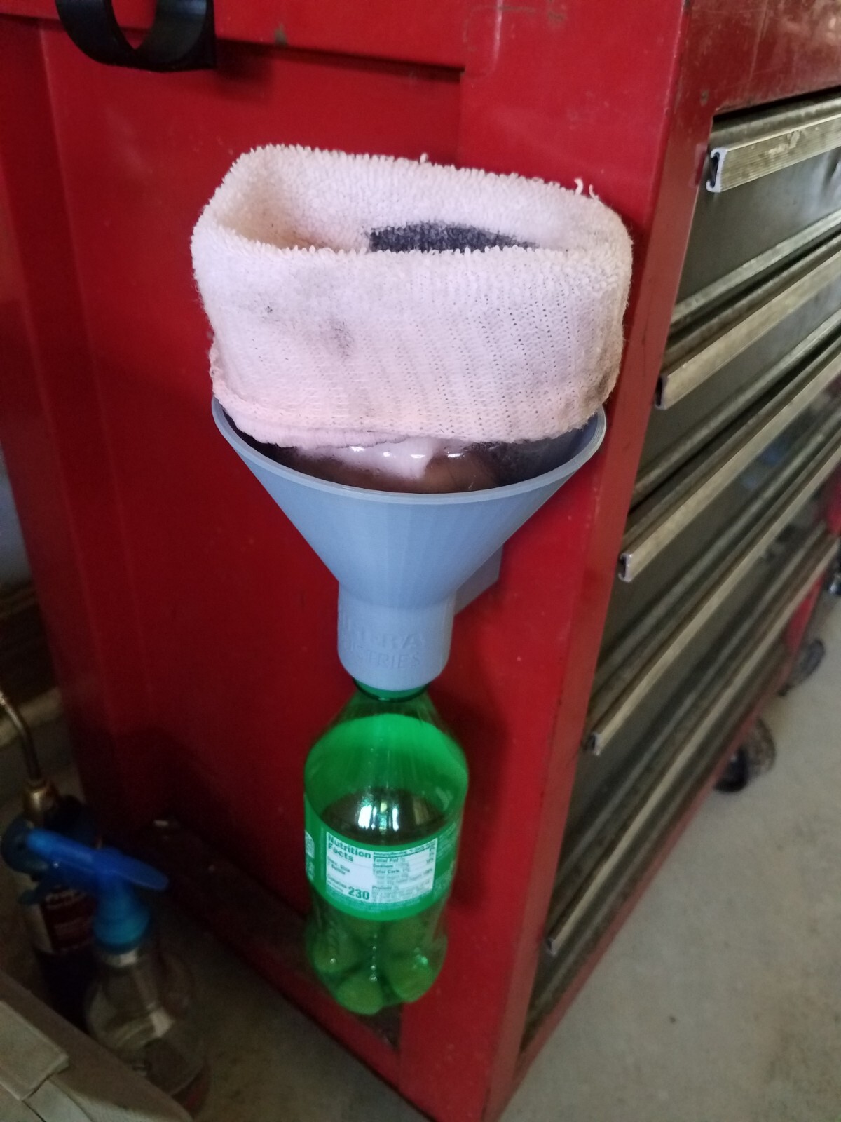 Funnel Holder/Drip Drain Rack, Magnetic Mount for Toolbox, Lift, Service Cart