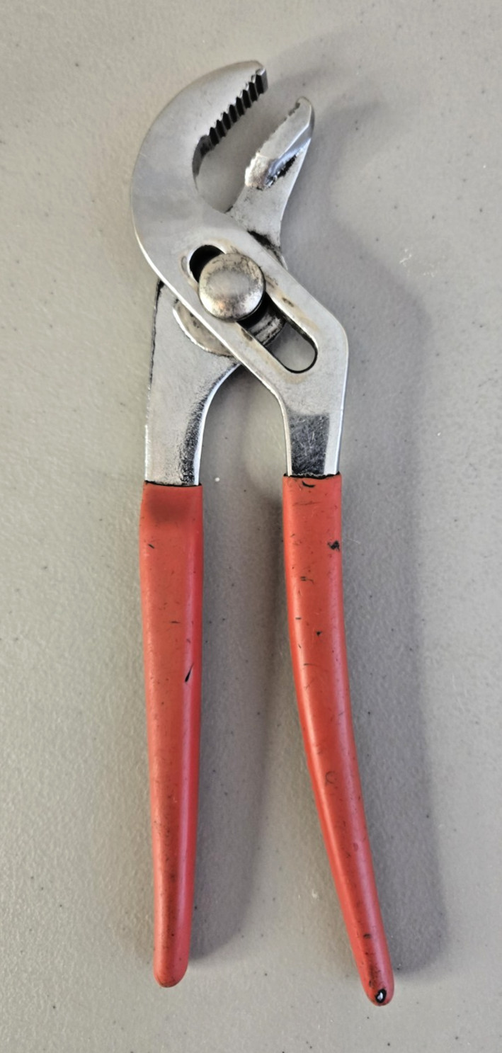 Snap On 90AP – 9-1/4″ Long Soft Red Handle Chrome Adjustable Joint Pliers