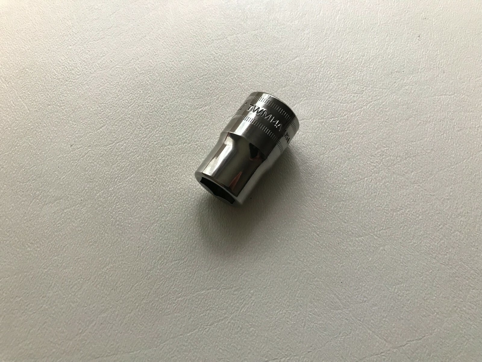 Snap-On Tools USA *NEW* 1/2″ Drive 6pt 14mm Metric Shallow Chrome Socket TWM14A