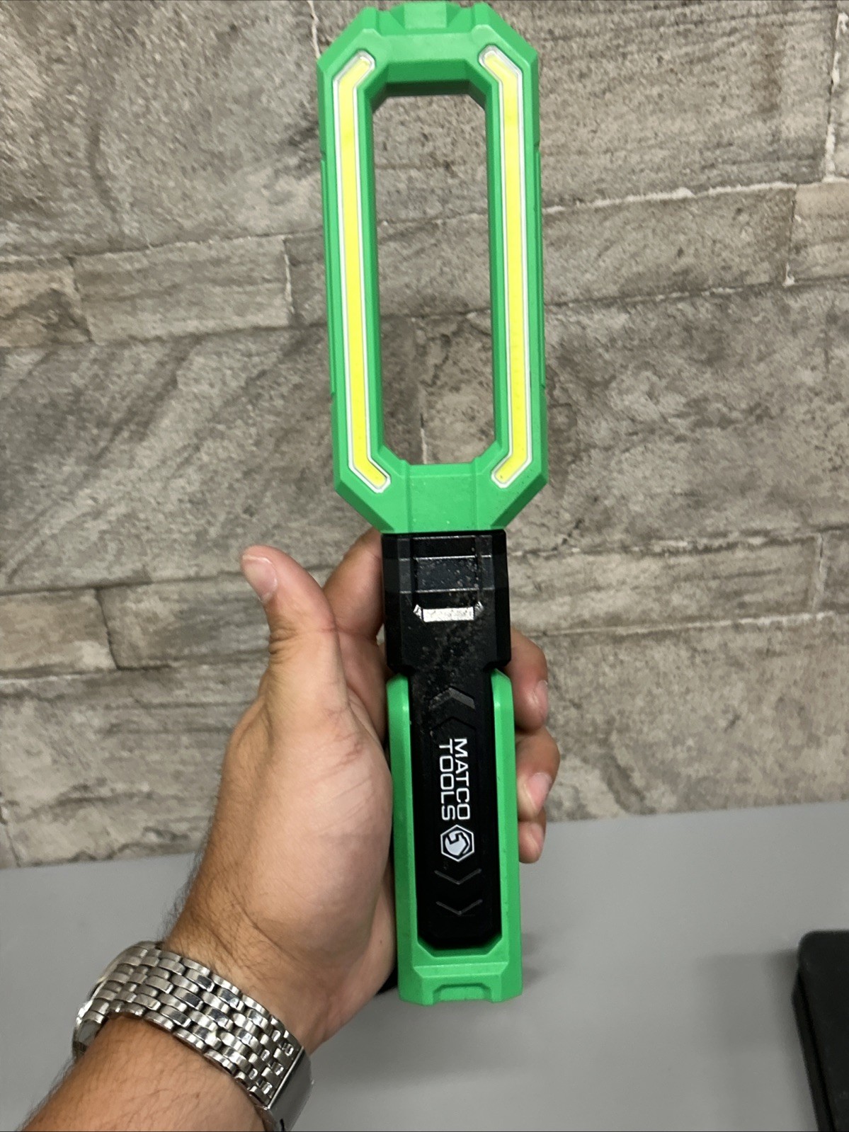 Matco Tools 1000Lm Cordless View Through Snap Pivot Base Light VIEW1000B Green